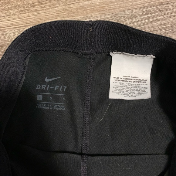 Nike shorts, youth large (fits like an ladies xs/s) - Picture 3 of 4